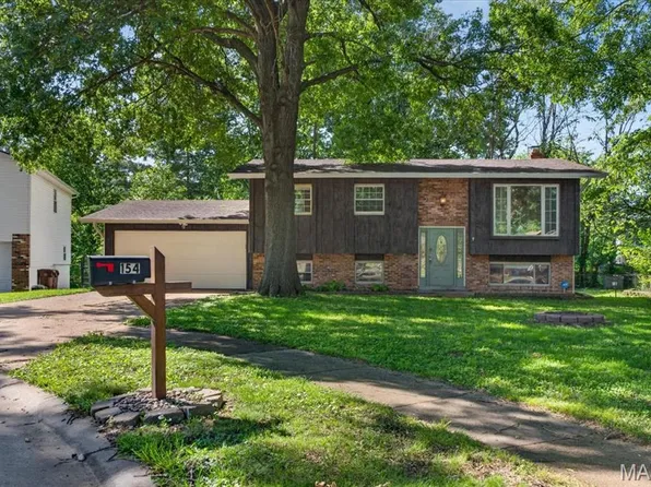 154 Parkside Acres Dr, Fenton, MO 63026