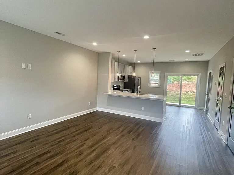 105 Emanuel Ct #1 — Photo 3