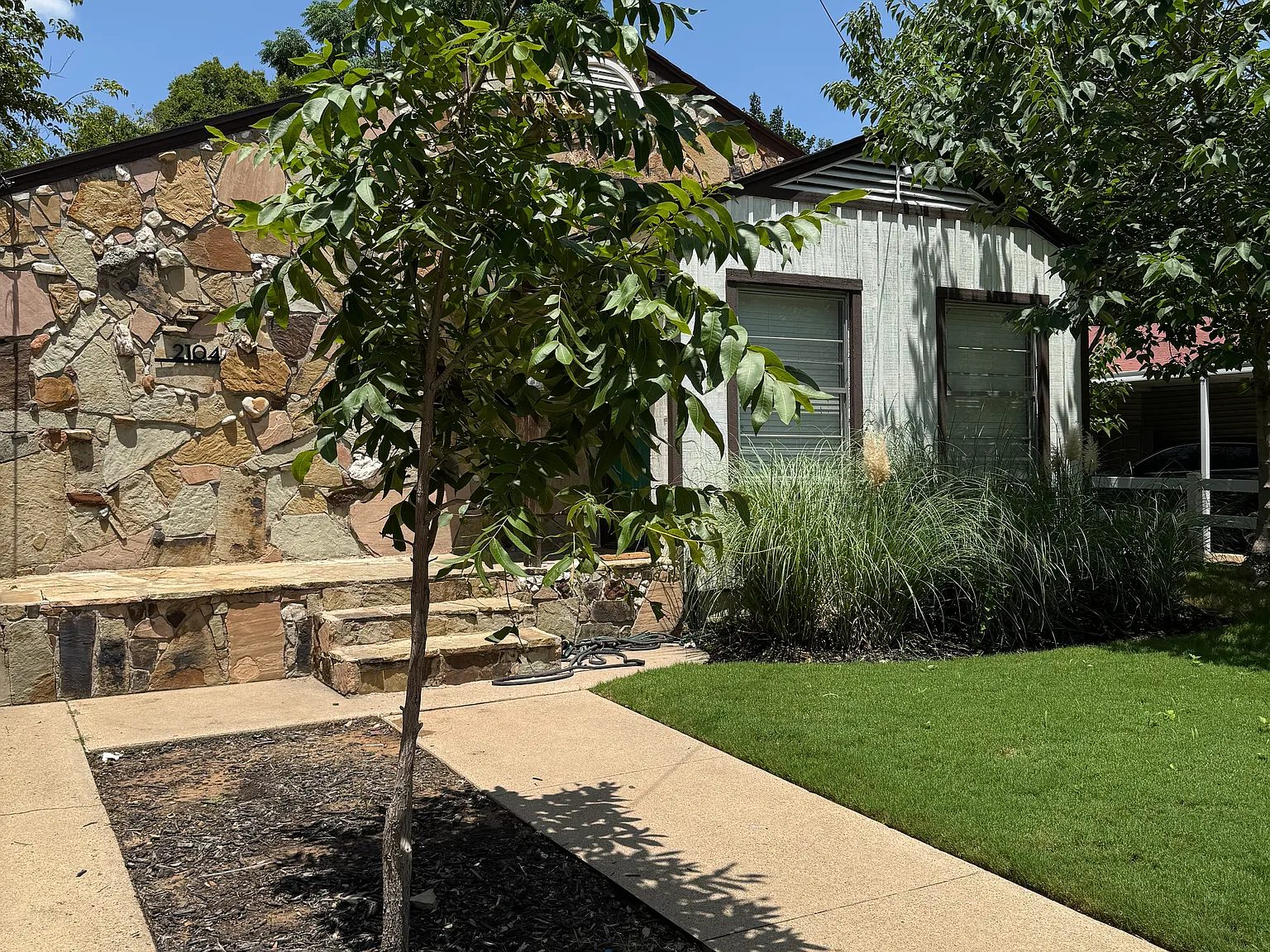 2104 Houston Pl — Photo 2