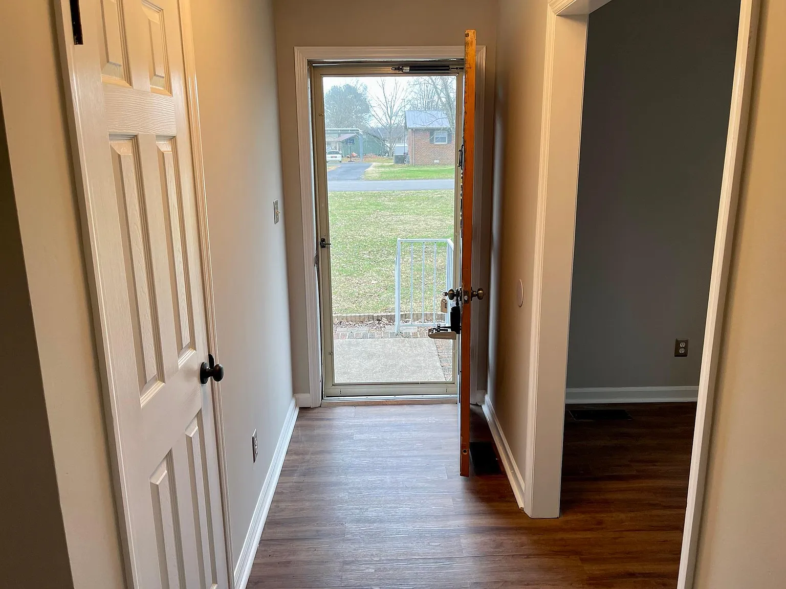 809 Brookhaven Cir — Photo 3