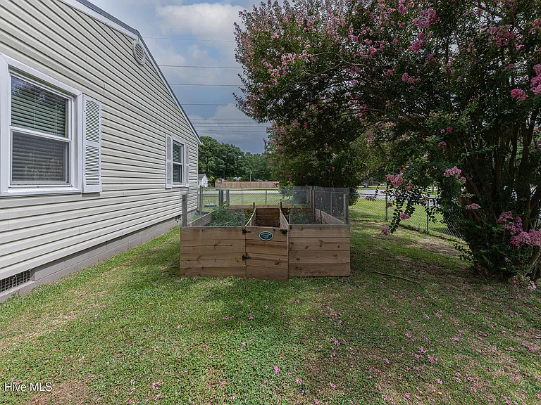 670 Queens Creek Rd — Photo 38