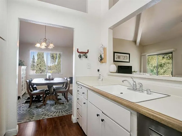 1412 Alma Way — Photo 12