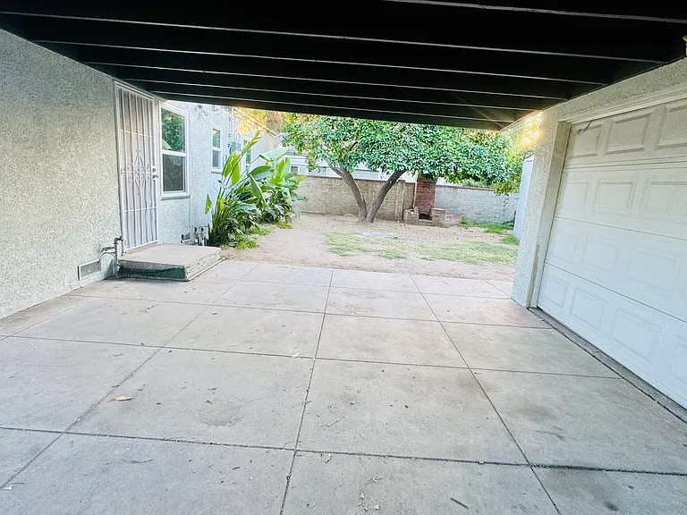 230 W 30th St — Photo 10