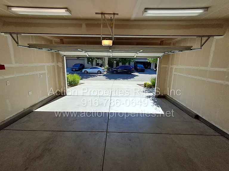 2136 Malibu Pl — Photo 47