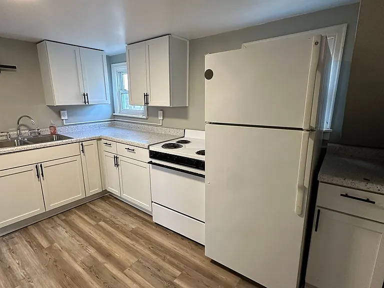 1317 Stoughton Ave — Photo 6