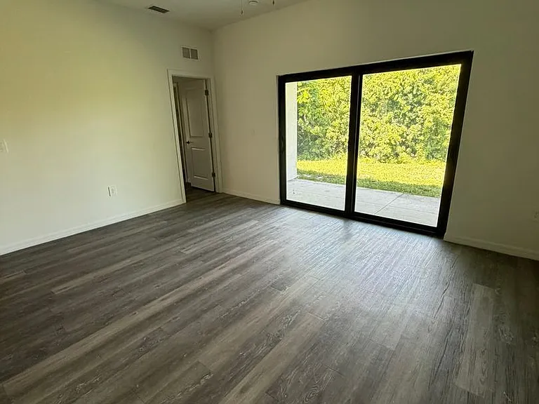 1107 Abrams Blvd — Photo 11