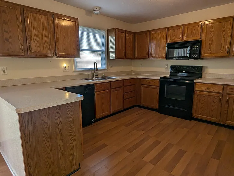 150 Nightingale Ave — Photo 5