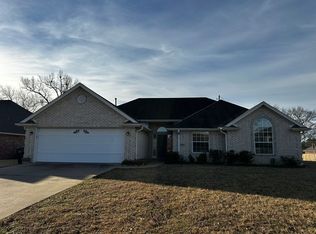 3800 Fern Ridge Dr, Longview, TX 75605