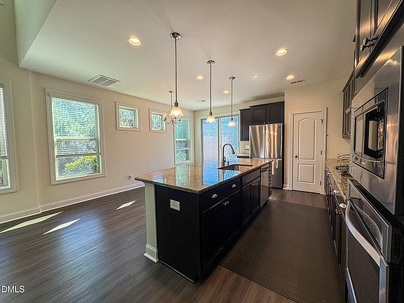4th image of 310 Alamosa Pl