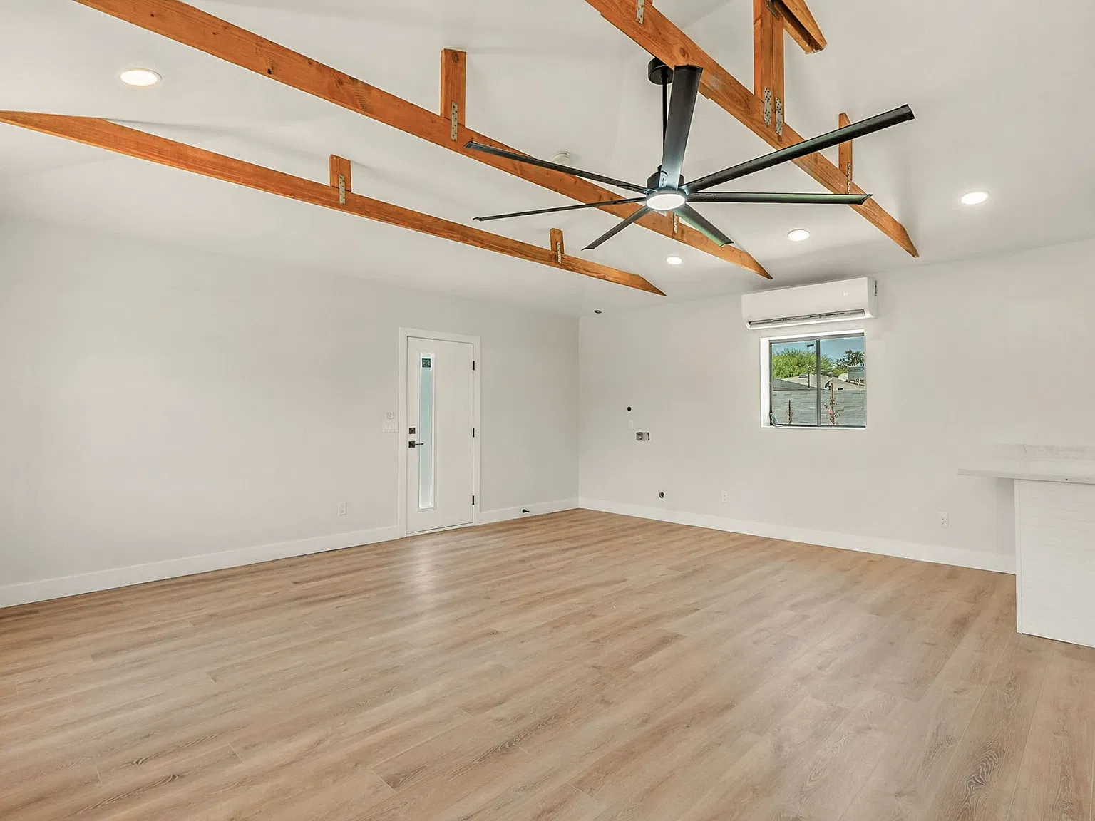 Studio, 550 sqft, $1,600 — Photo 3