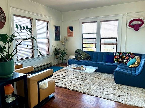 3rd image of 203 Bellevue Ave E APT 23
