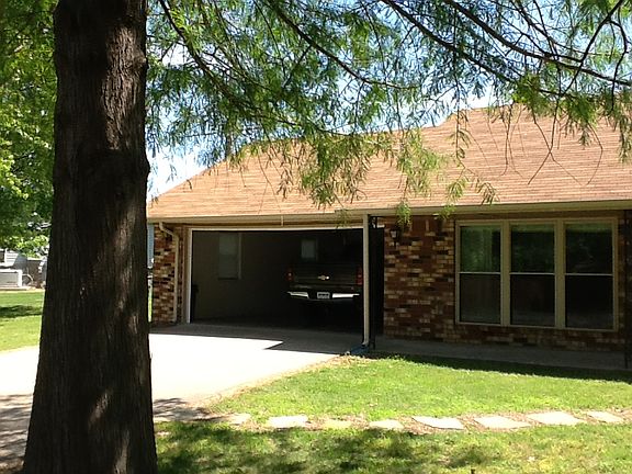 4th image of 205 Fisher Dr