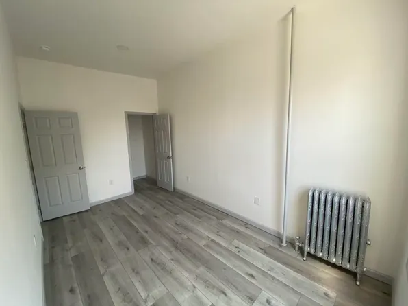 124 Winfield Avenue image 13 of 19