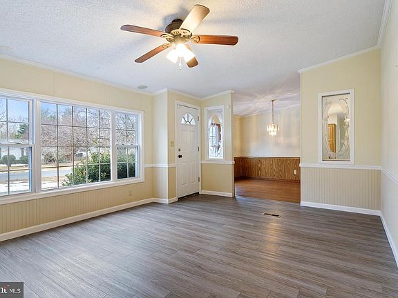 4th image of 4 Nelsa Ln