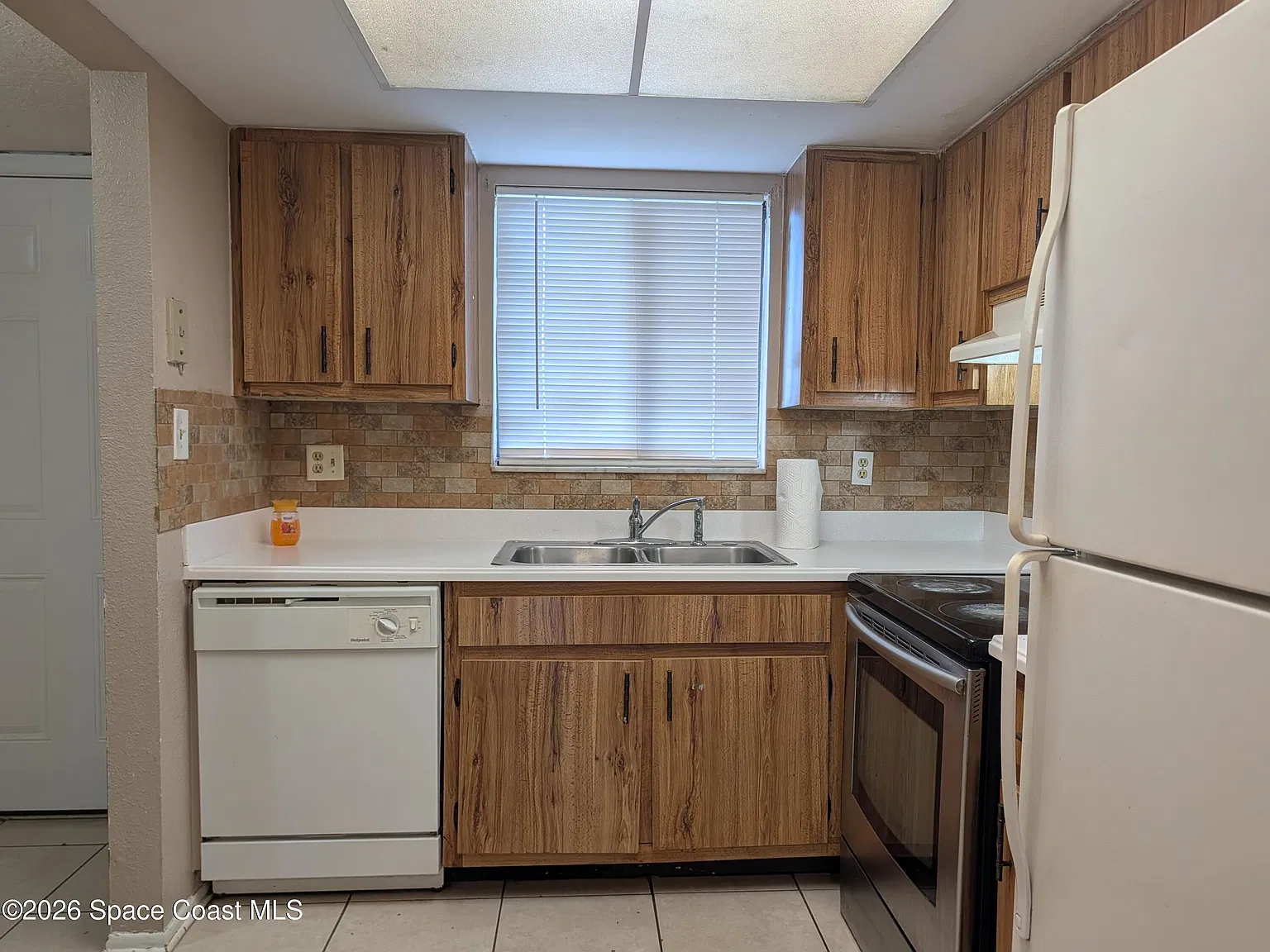 2 bed, 2.0 bath, 952 sqft, $1,200 — Photo 3