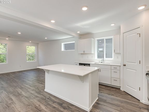 3rd image of 5906 NE 120th Cir