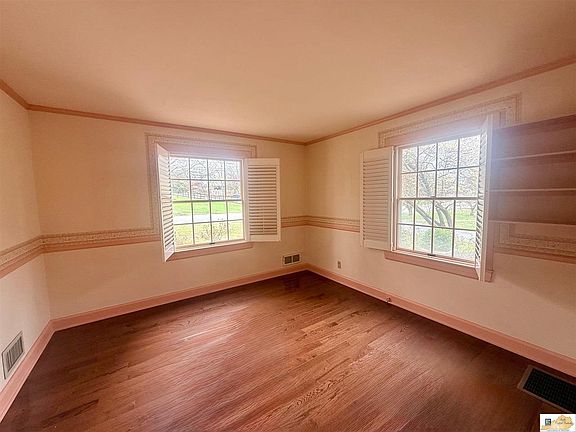 3rd image of 106 Norris Ct