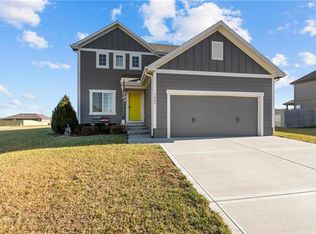 1005 Whippoorwill Ln, Oak Grove, MO 64075