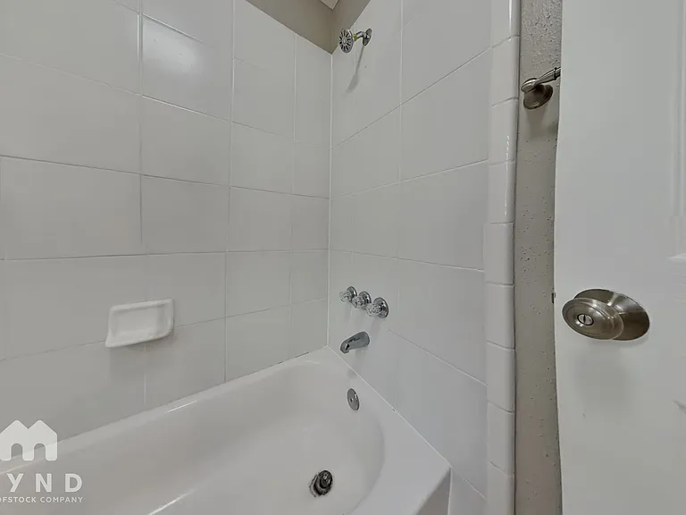 3218 Sedgeborough Cir — Photo 10