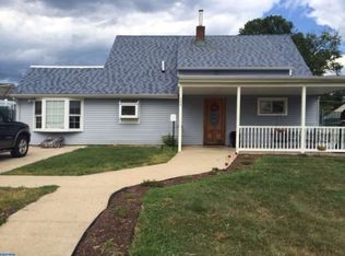 268 Appletree Dr, Levittown, PA