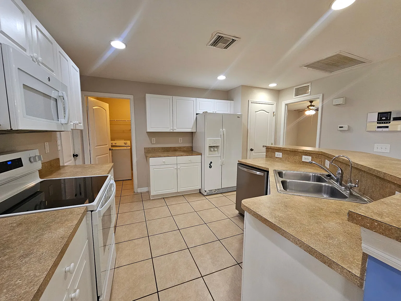 3 bed, 1408 sqft, $1,800 — Photo 3
