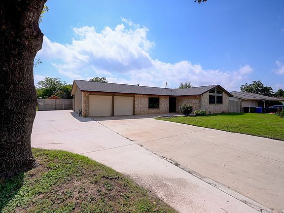3rd image of 7422 MIDCROWN DR