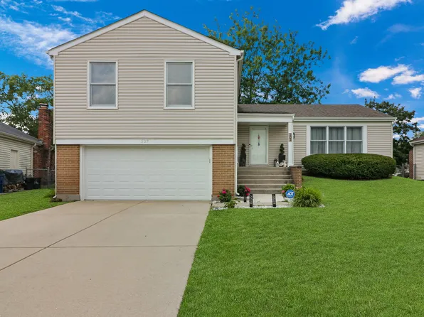 207 Mystic Pl, Vernon Hills, IL 60061