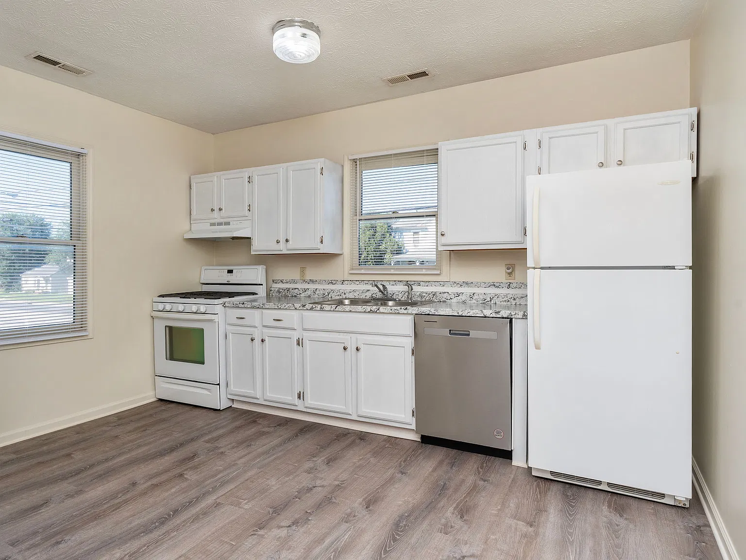 2 bed, 850 sqft, $1,125 — Photo 2
