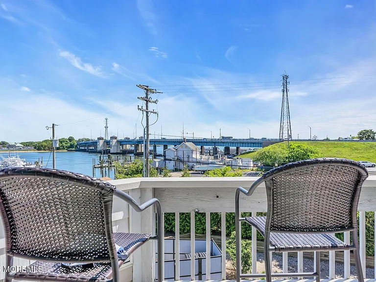 118 Ashley Ave — Photo 3