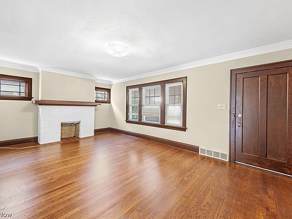5th image of 1583 Victoria Ave