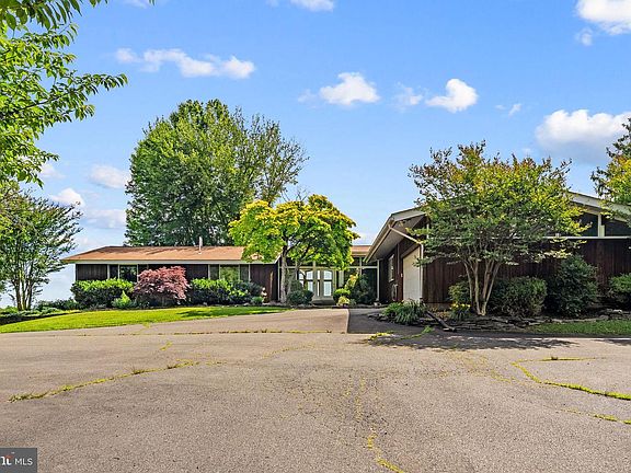 2nd image of 5114 Laurel Ln
