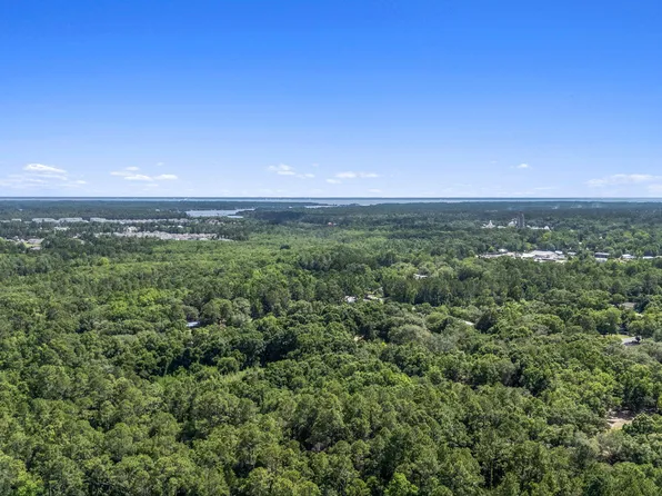 87 Pecan Dr, Freeport, FL 32439