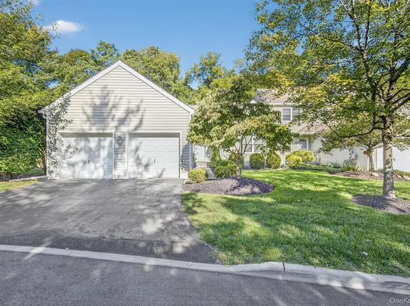 60 Muirfield Court, Poughkeepsie, NY 12603