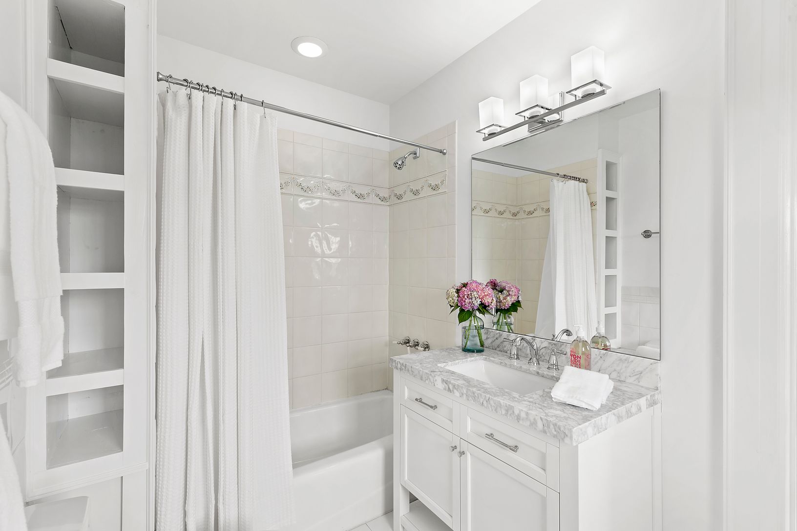  Upstairs Full Bath