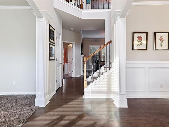 4th image of 4740 Belcrest Way