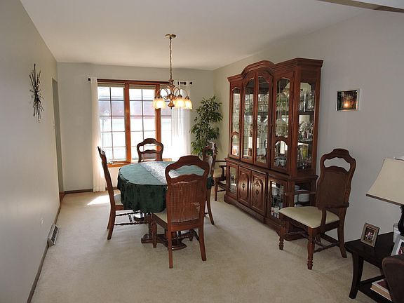 5th image of 16423 Cranberry Ct