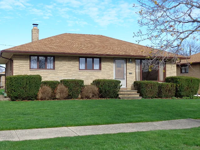 4752 Forest Edge Dr photo 1