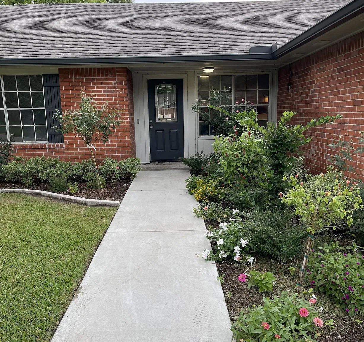 4 bed, 4.0 bath, 1896 sqft, $2,100 — Photo 3