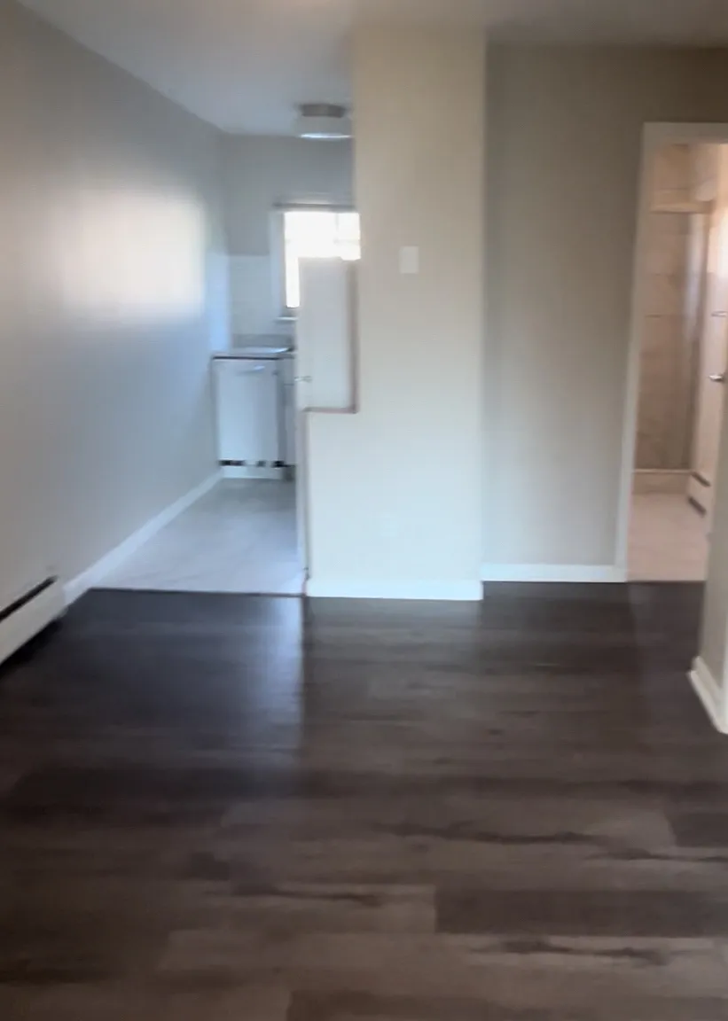 2859 E Maple Rd — Photo 2