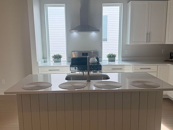 4th image of 214 Wilson St