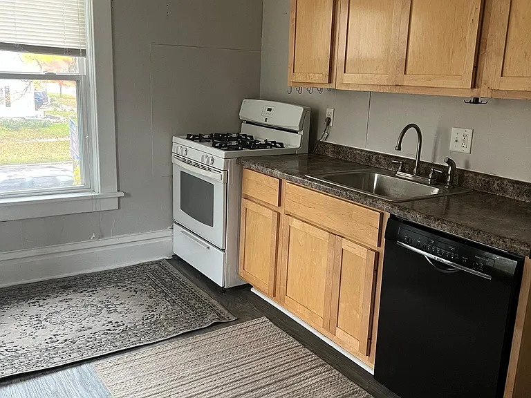 301 E Washington St #2 — Photo 10