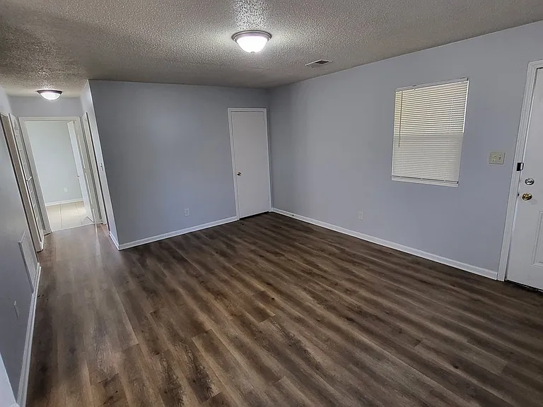 6149 Commodore Dr — Photo 4