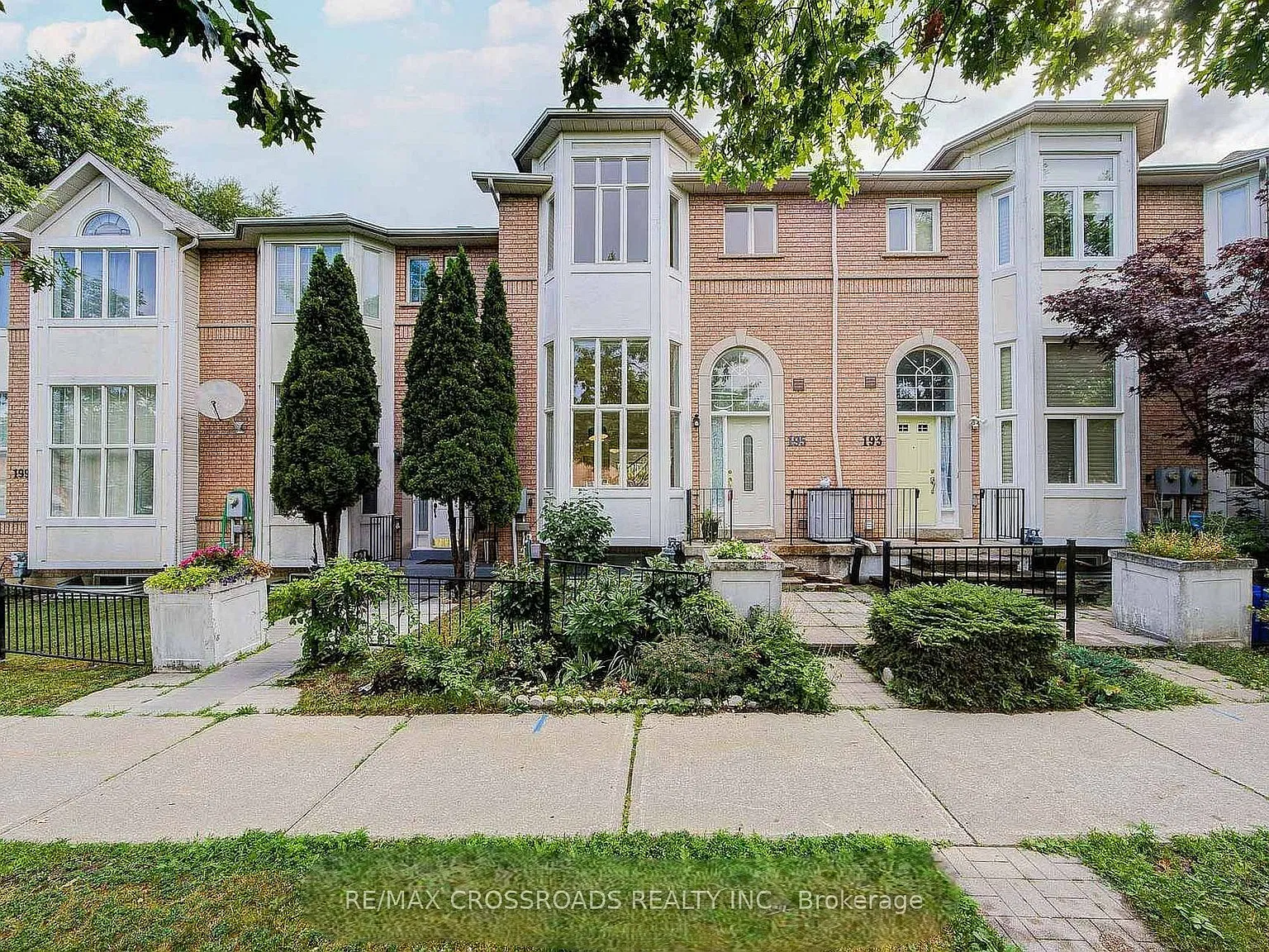 4 bed, $3,500 — Photo 1