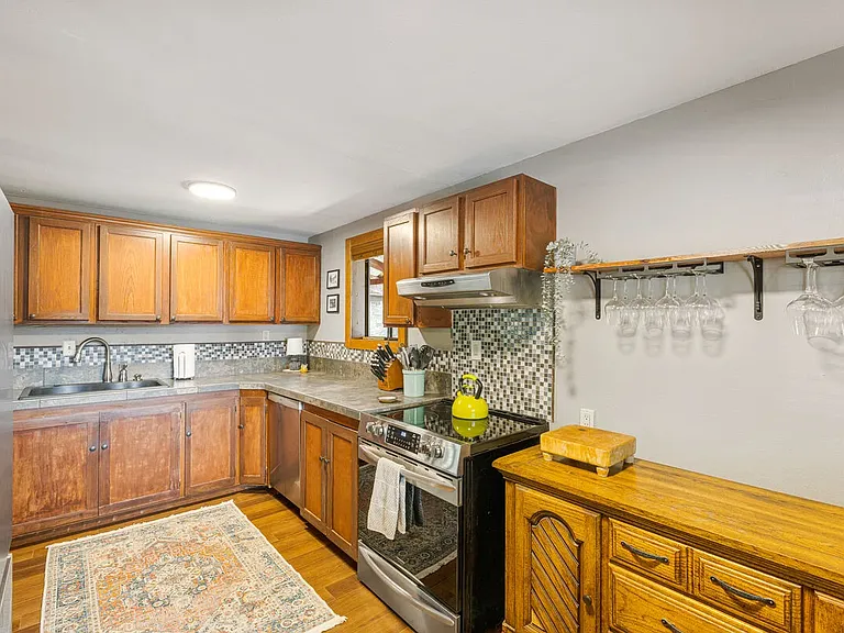 284 Moonridge Dr — Photo 8