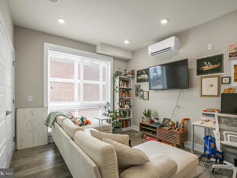 2209 N Broad St #402 — Photo 9