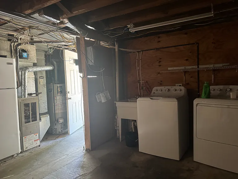966 Argyle Rd — Photo 8