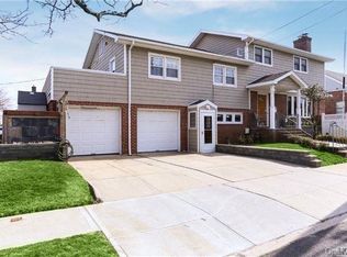 462 Beach 141st St, Rockaway Park, NY 11694