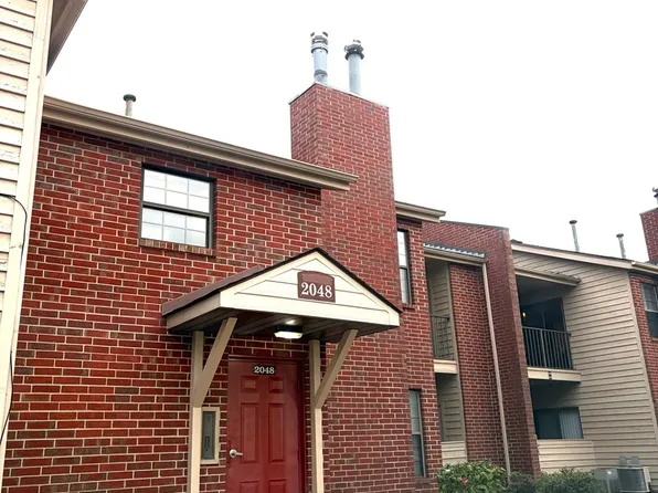 2048 N Rand Rd APT 202, Palatine, IL 60074