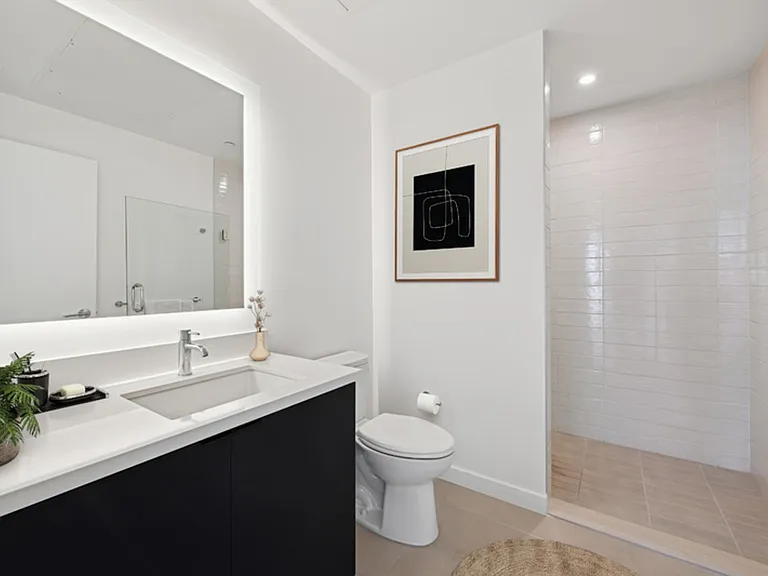 Evani 3223 Wilshire — Photo 26