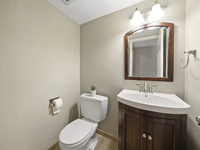 1011 Talltree Ter — Photo 10